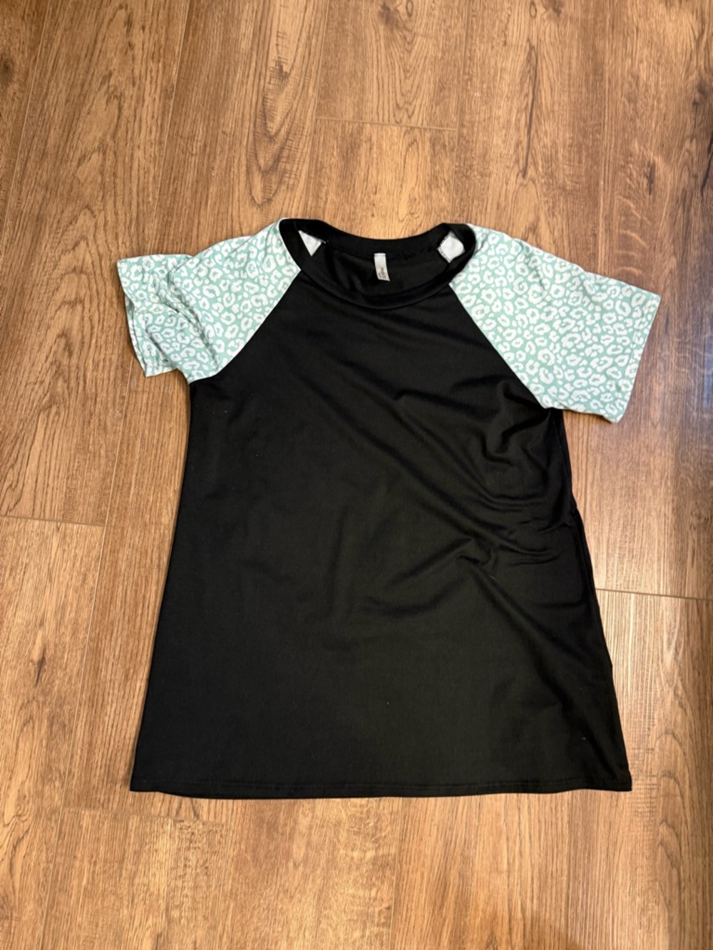 Boutique tshirt size small